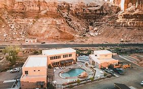 Bluff Dwellings Resort